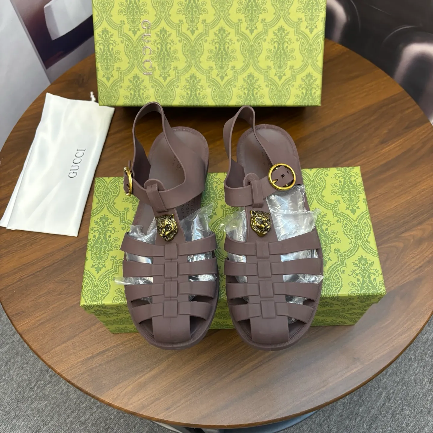 Men's shoes 260💰 [Gucci] Counter quality, top-quality original goods, real photos! Original TPU material, fine workmanship, comfortable; genuine 1:1 replica Size: 36 ~ 46